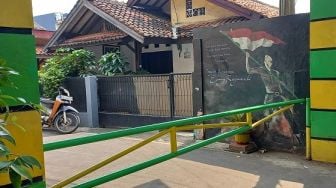 Gang-gang di Pos Penyekatan Lenteng Agung Diportal, Warga Tak Diberi Izin Lewat