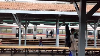 Stasiun Manggarai saat PPKM Darurat: Penumpang KRL Masih Bandel, Tak Pakai Masker 2 Lapis