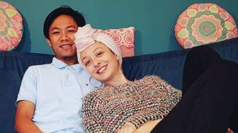 Menikah dengan Pria Lombok, Bule Cantik Ini Stres Terus Ditanya Kapan Hamil
