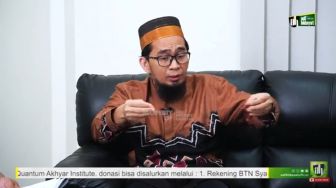 Menahan Tangis, UAH Bicara Penutupan Masjid di Masa PPKM Darurat