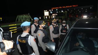 Dear Warga Kabupaten Tangerang! Tiga Pintu Tol Dijaga Ketat Saat PPKM Darurat