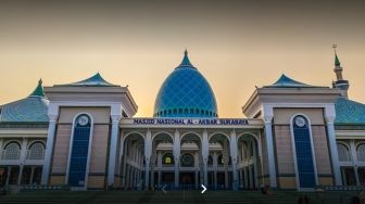 Masjid Akbar Surabaya Tak Gelar Salat Jamaah untuk Umum, Tapi Tetap Ada Azan