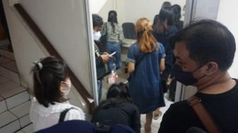 Polisi Gerebek Panti Pijat di Bandung saat PPKM Darurat, 10 Terapis Kepergok Lagi Begini