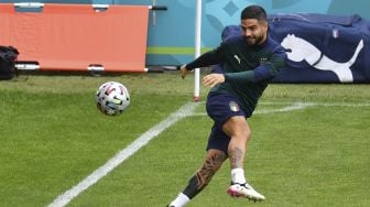 Pemain depan Italia Lorenzo Insigne mengikuti sesi latihan di The Hive Stadium, London, pada (5/7/2021). [JUSTIN TALLIS / AFP]