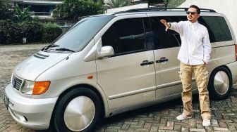 Ananda Omesh Rombak Mobilnya Jadi Ambulance untuk Pasien Covid-19