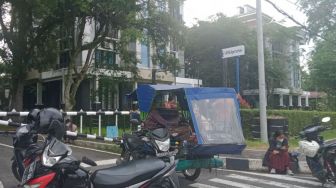 Kisah Ayah di Sumut Antar Anak Ujian Masuk USU Naik Becak Motor