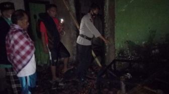 Ditinggal Tilik Cucu, Rumah Warga Rembang ini Habis Terbakar