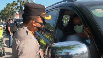 Polisi Larang Kendaraan Dari Luar Daerah Masuk Wilayah Gresik