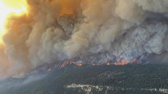Foto udara menunjukkan kebakaran di Sparks Lake, British Columbia, Kanada, pekan lalu. [BC Wildfire Service / AFP]