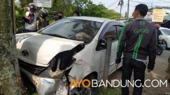 Agya Dikejar Ojol hingga Tabrak Pohon, Polisi temukan Ini di Jok Belakang