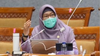Kasus Covid-19 Melonjak, Anggota DPR Minta Kemendikbudristek Segera Putuskan PJJ