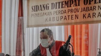 Pelanggar PPKM Darurat di Karawang Langsung Divonis Hakim di Tempat