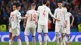 Pemain depan Spanyol Alvaro Morata tertunduk usai eksekusi penaltinya digagalkan Penjaga gawang Italia, Gianluigi Donnarumma i Stadion Wembley London, Inggris, Rabu (7/7) dini hari WIB. [Photo/AFP]