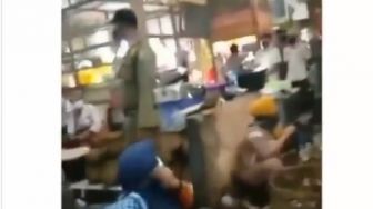 CEK FAKTA: Pasar Disebut Akan Dibubarkan, Ibu-ibu Pedagang Bershalawat, Benarkah?