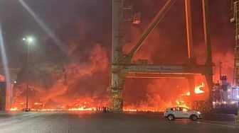 Sebuah Kapal Kontainer Meledak di Pelabuhan Jebel Ali, Dubai Bergetar