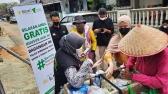 Bantu Pedagang Kecil Terdampak PPKM Mikro, Dompet Dhuafa Lampung Borong Dagangan