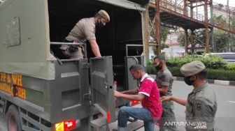 Vaksinasi Anak Jalanan di Kota Bandung Terkendala KTP dan NIK