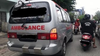 Viral! Tilang Pemotor yang Bantu Buka Jalan Ambulans, Anggota Polisi Ini Dihujat Warganet