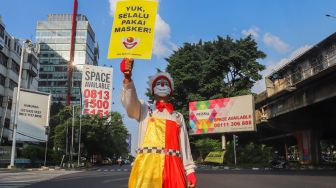 Aksi Para Badut Ajak Masyarakat Menggunakan Masker