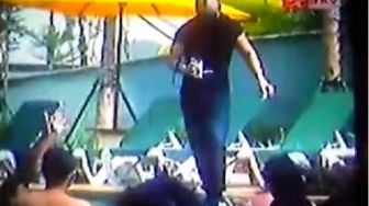 Video Jalan di Atas Air Diunggah Coki, Respons Ngamuk Deddy Corbuzier Buat Ngakak Warganet