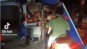 Viral Angkringan Drive Thru Ramai Pemotor, Warganet Auto Tercengang