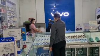 Viral Bupati Tangerang Labrak Pegawai Konter HP di Bonang
