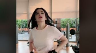 Heboh Video Maria Vania Push up di Atas Tubuh Denny Sumargo, Netizen Ngadu: Suruh Tidur di Luar