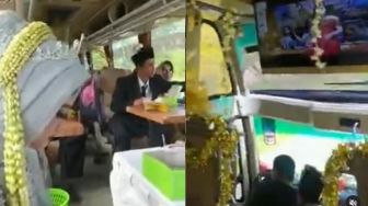 Bukan Lagi Drive Thru, Viral Nikahan di Dalam Bus yang Sedang Melaju