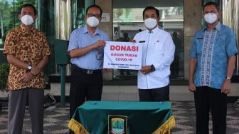 Bridgestone Salurkan Donasi Bagi Gugus Tugas Covid-19 di Karawang dan Bekasi