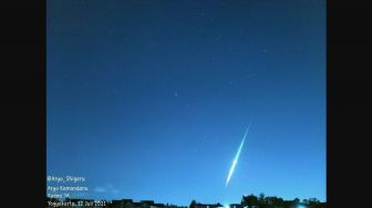 Kilatan Cahaya di Langit Jogja Diduga Bintang Jatuh, Aryo Minta Covid-19 Segera Minggat