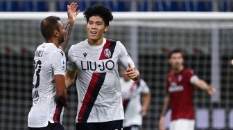 Takehiro Tomiyasu Merapat ke Arsenal, Pelatih Bologna Mengeluh