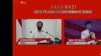 Pantau Lewat Daring, Jokowi Tanya Pelajar yang Disuntik Vaksin Covid-19: Sakit Ndak?