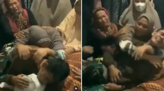 Anggota TNI Nangis Histeris Lihat Jenazah Istri Usai Bertugas, Sesenggukan Sampai Pingsan