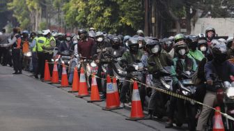 Skenario Perpanjang PPKM Pengaruhi Mentalitas, Bikin Rakyat Kecil Panik Tak Bisa Bertahan