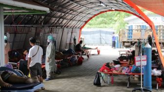 Tenda IGD di Area RSUD AM Parikesit Kukar Penuh, Puluhan Pasien Covid-19 Antre Dirawat