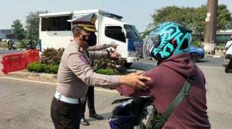 Banyak Kendaraan Putar Balik, Pos Penyekatan Jembatan Pesing Dipindah ke Daan Mogot