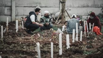 Cerita Anies Ikut Sedih Lihat Pemakaman Sebuah Keluarga di TPU COVID-19 Rorotan