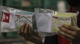 Pegawai Apotek Cikarang Jadi Tersangka Penjualan Obat untuk COVID-19 di atas Harga Eceran