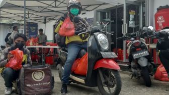 Inovasi Layanan Pasar Murah di Pontianak, Bujang Kurir Antarkan Pakai Sepeda Motor