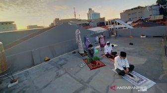 Begini Tata Cara Salat Idul Adha di Rumah, Bacaan Niat Imam dan Makmumnya