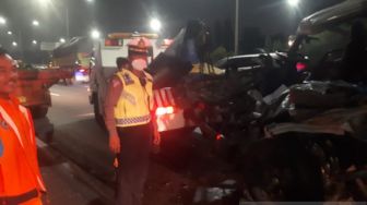 Kecelakaan Maut Mobil Boks vs Trailer di Tol JORR Joglo, Satu Orang Tewas