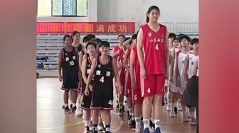 Bongsor Banget dan Mirip Yao Ming,  Remaja Perempuan Ini Punya Tinggi Badan 2,2 Meter