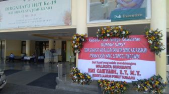 Semangati Nakes, Semua RS dan Puskesmas di Surabaya Dikirimi Karangan Bunga
