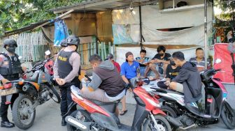 Asyik Minum Miras Usai Sembelih Hewan Kurban, Tujuh Pemuda di Solo Diamankan Polisi