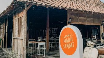 Warung Mbah Sambat, Tempat yang Cocok untuk Melepas Penat