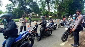 Tanpa STRP, Ratusan Kendaraan Diputar Balik di Pos Penyekatan Lenteng Agung