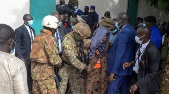 Presiden Mali Diserang Saat Salat Idul Adha di Masjid, Ada Darah Berceceran