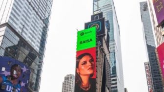 5 Penyanyi Indonesia yang Pernah Terpampang di Billboard Times Square
