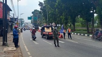 Nekat Masuk Jakarta Tanpa STRP, Aparat Putar Balik Ratusan Kendaraan di Lenteng Agung