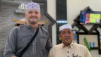 Bule Belgia Ini Pilih Masuk Islam, Alasannya karena Cinta dan Persaudaraan